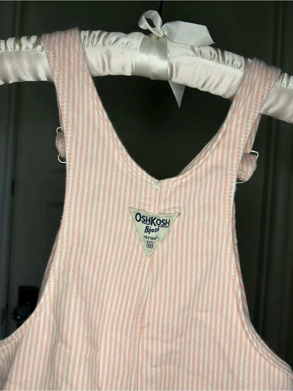 OshKosh Bgosh •	size 4t